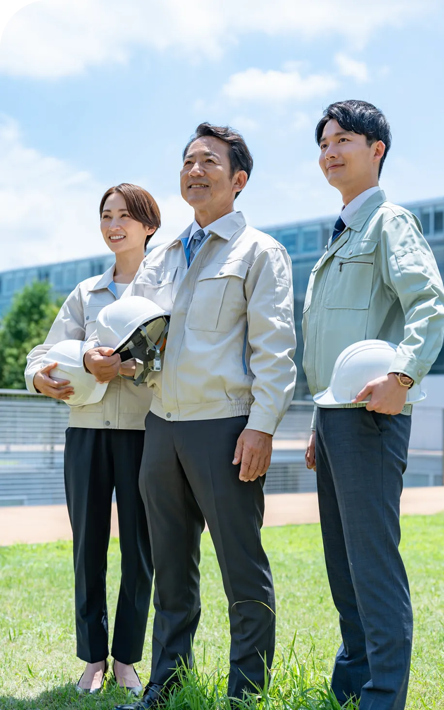 ��ƒ��𒅂ăw�����b�g��������j���O�l