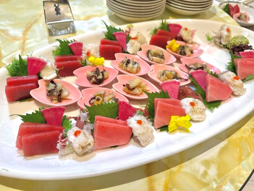 横濱コーポレーションの表彰式で提供された食事の写真。